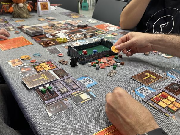 El espacio listo para recibir a los asistentes